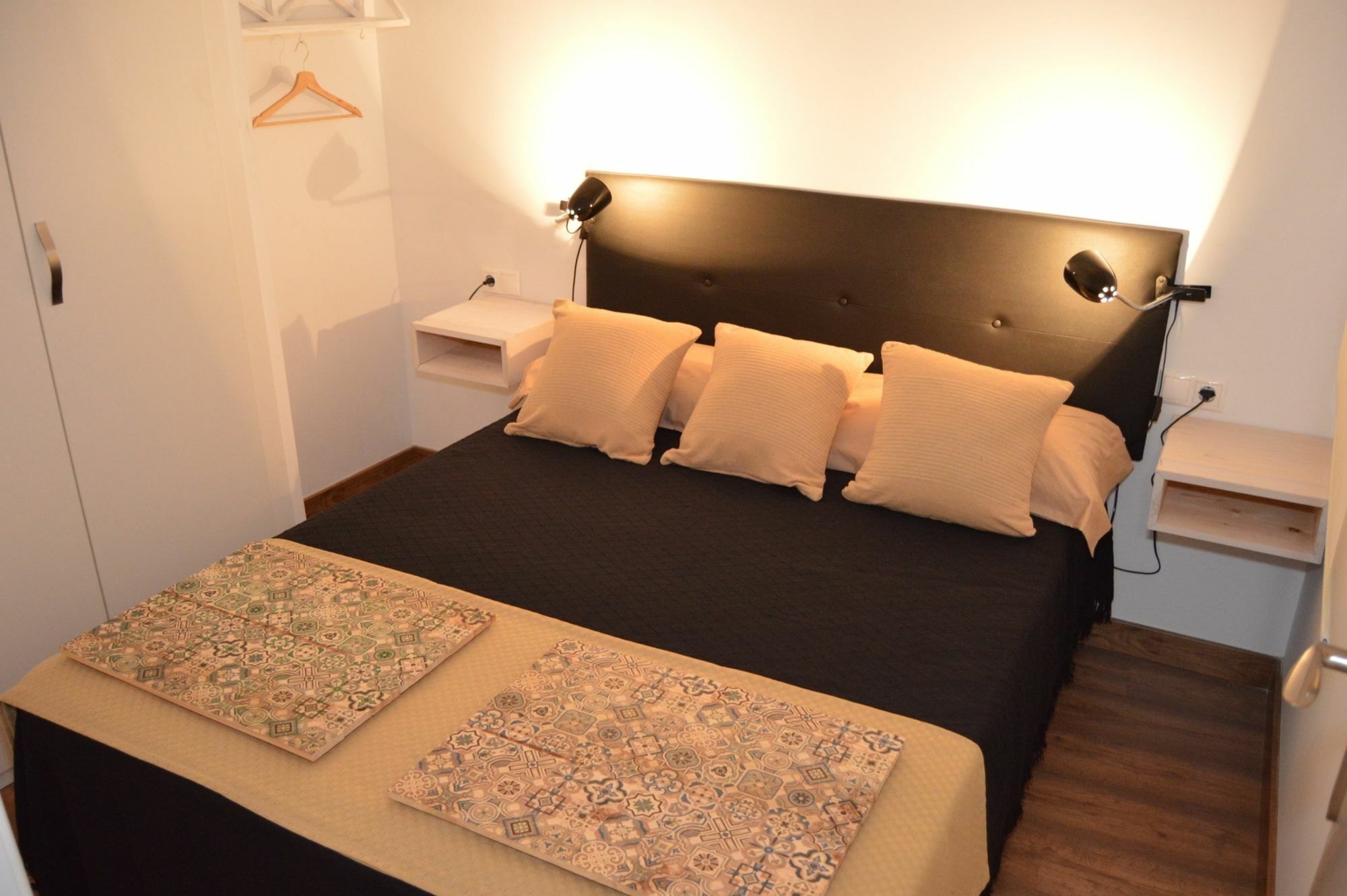 Tarragona Suites Mediona Ngoại thất bức ảnh